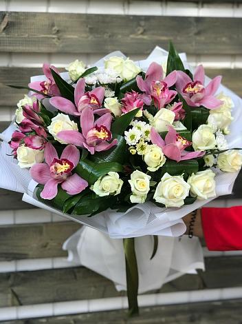 Букет цветов из: Розы и Хризантемы в Павловске Воронежской области