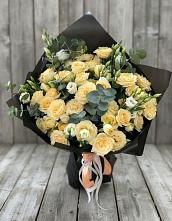 Букет цветов из:  Розы и Лизиантусы в Павловске Воронежской области