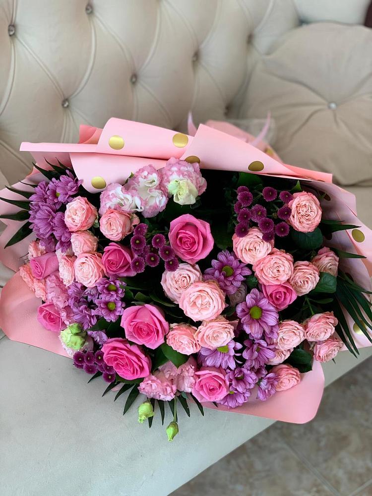 Букет цветов из: Хризантемы, Розы и Лизиантусы в Павловске Воронежской области