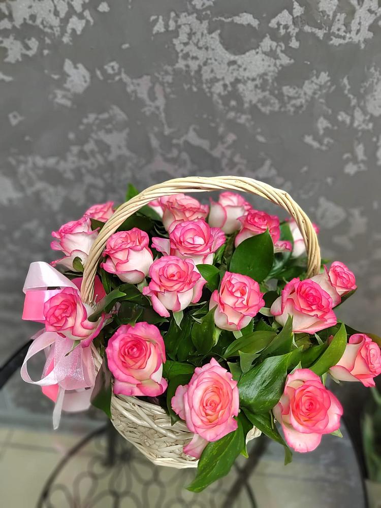 Цветочная композиция из Розы в корзине в Павловске Воронежской области