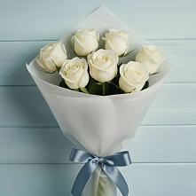 Букет 7 Белых роз Эдлесс Лав в Павловске Воронежской области