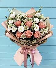 Букет цветов из:  Розы, Альстромерии и Лизиантусы #REPLACE_PRED# Павловске Воронежской области