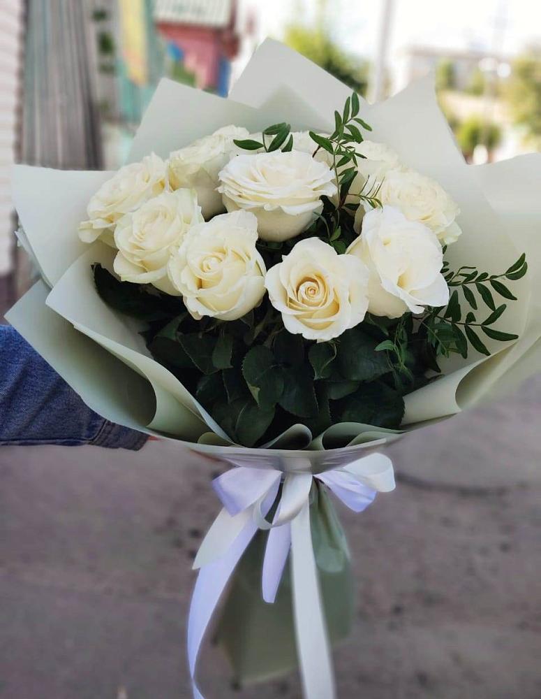 Букет Белые розы Проуд в Павловске Воронежской области