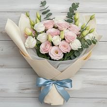 Букет цветов из:  Лизиантусы в Павловске Воронежской области