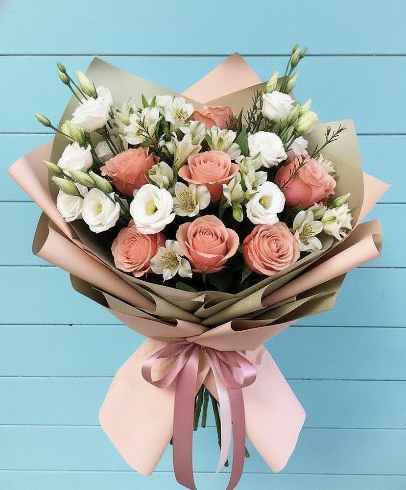 Букет цветов из: Розы, Альстромерии и Лизиантусы в Павловске Воронежской области