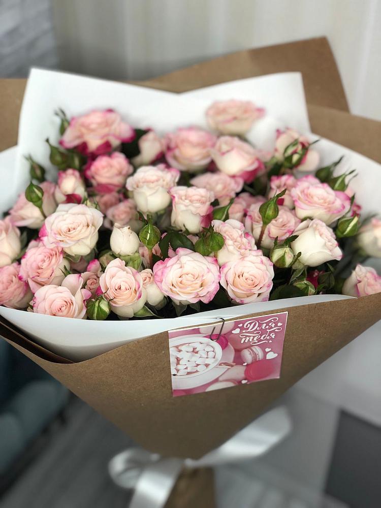 Букет цветов из: Розы в Павловске Воронежской области