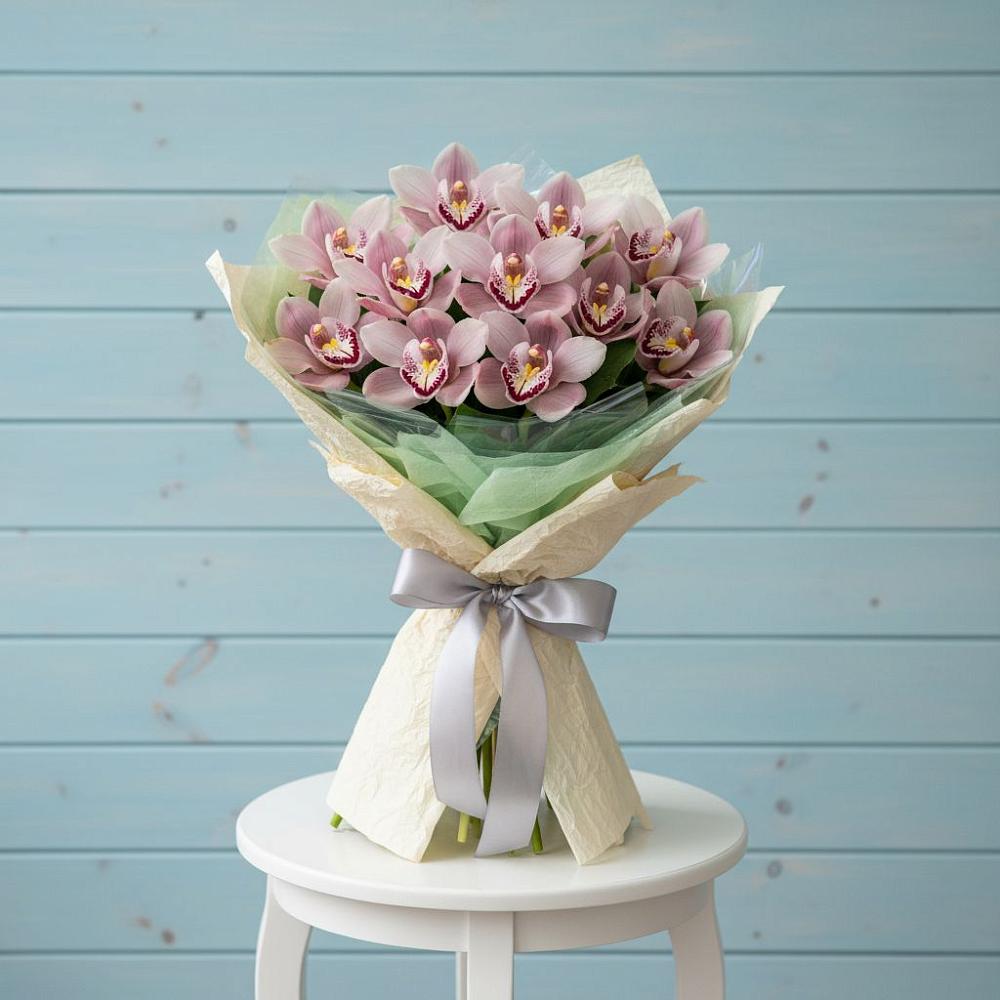 Букет цветов из: Орхидеи и Розы в Павловске Воронежской области