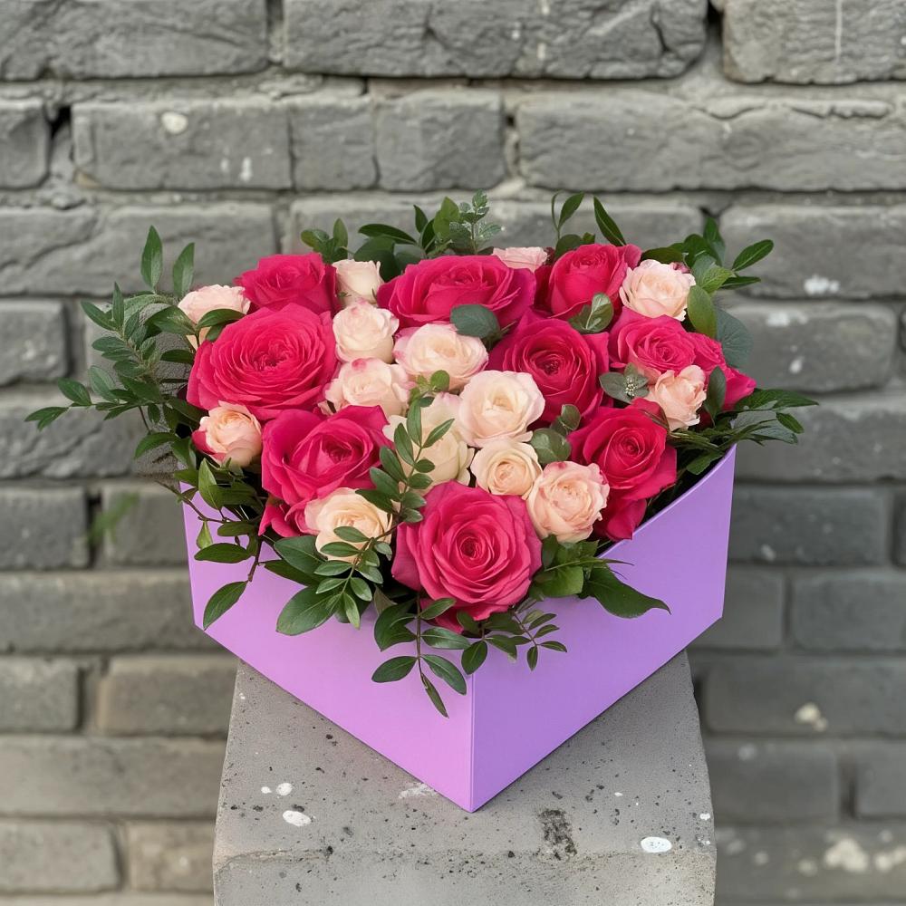 Цветочная композиция из Розы в коробке в Павловске Воронежской области