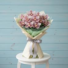 Букет цветов из:  Орхидеи и Розы в Павловске Воронежской области