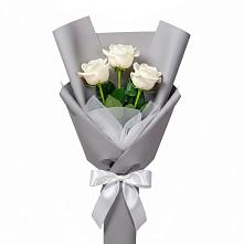 Букет 3 белые розы в Павловске Воронежской области