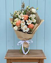 Букет цветов из:  Альстромерии, Лизиантусы, Розы и Хризантемы в Павловске Воронежской области