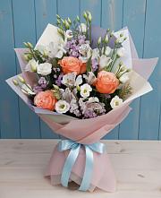 Букет цветов из:  Лизиантусы, Розы, Альстромерии и Гипсофила в Павловске Воронежской области