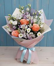 Букет цветов из:  Лизиантусы, Розы, Альстромерии и Гипсофила в Павловске Воронежской области