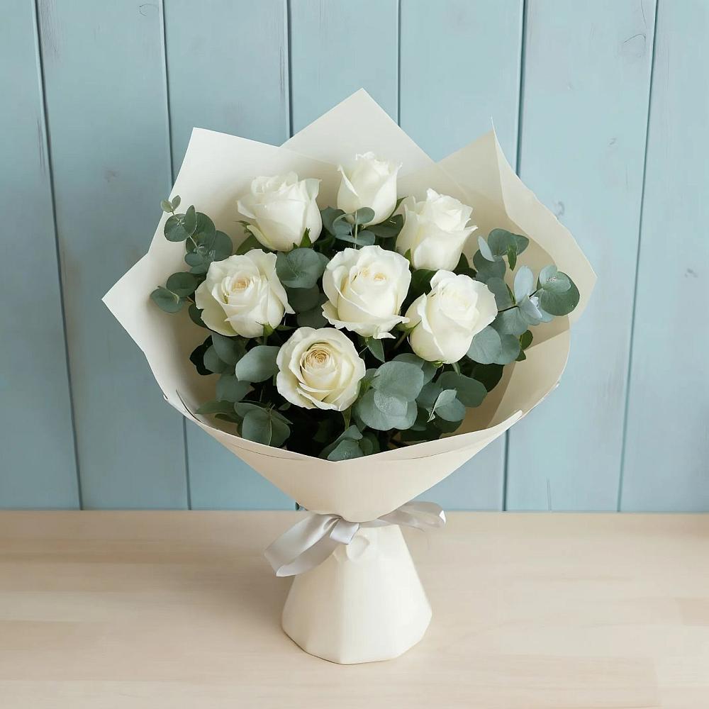 Букет Белые розы в Эвкалипте в Павловске Воронежской области