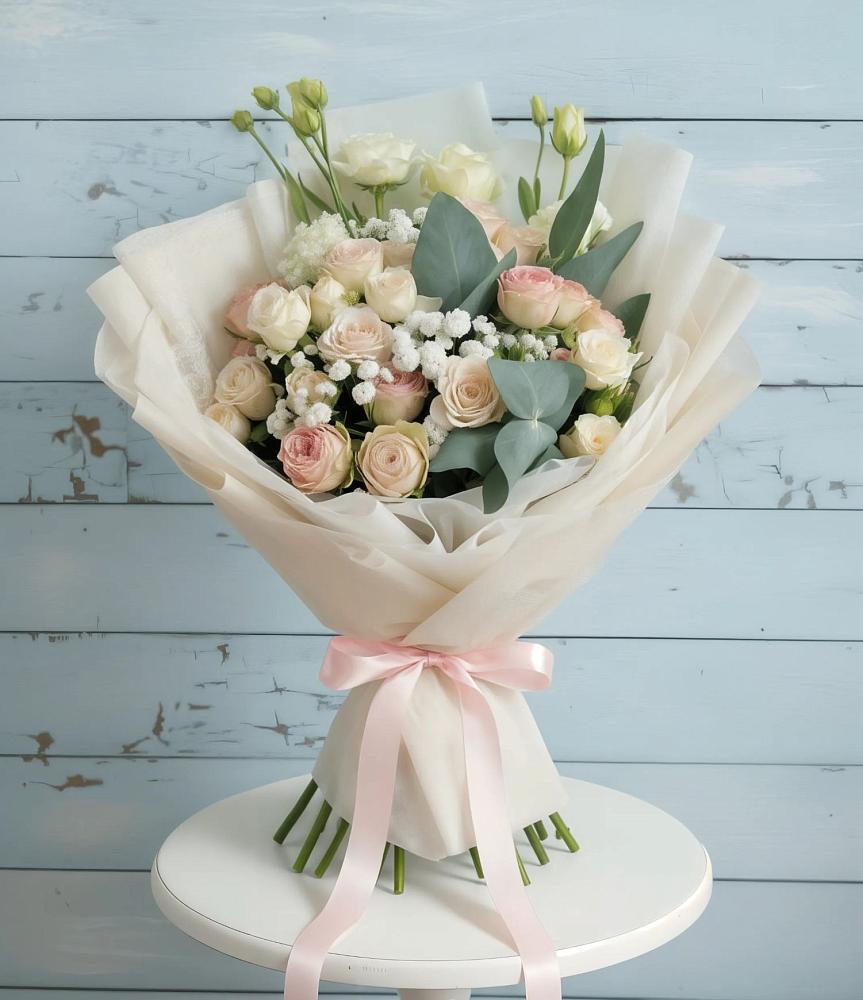 Букет цветов из: Розы и Лизиантусы в Павловске Воронежской области