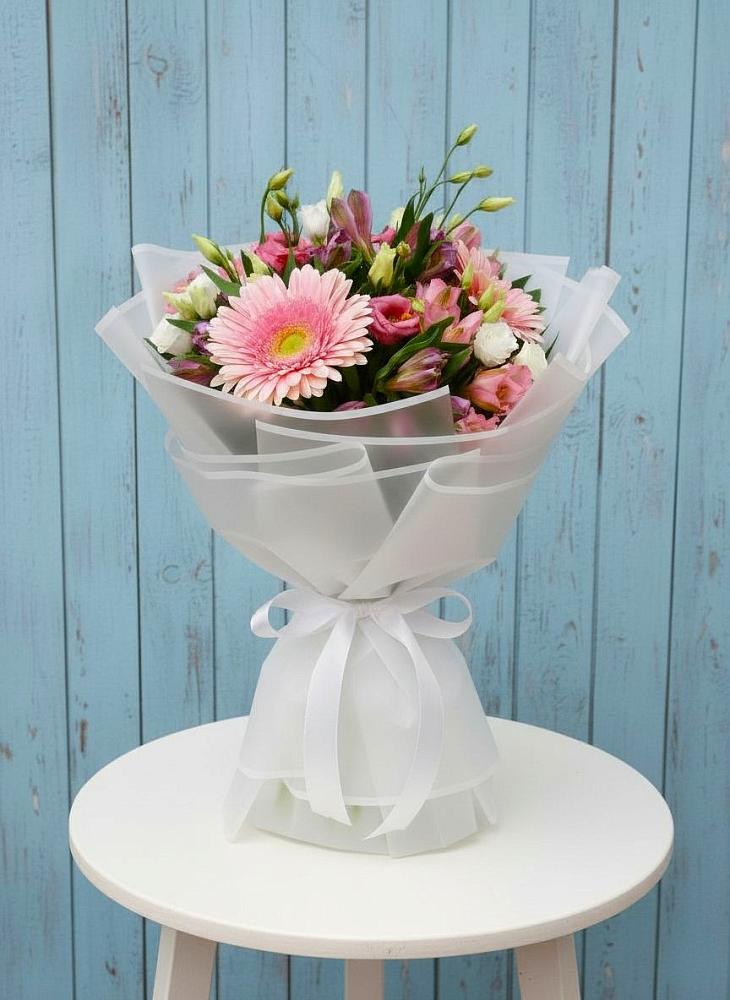 Букет цветов из: Герберы, Альстромерии и Лизиантусы в Павловске Воронежской области