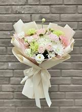 Букет цветов из:  Гвоздики, Розы, Лизиантусы и Хризантемы #REPLACE_PRED# Павловске Воронежской области