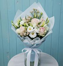 Букет цветов из:  Розы и Лизиантусы в Павловске Воронежской области
