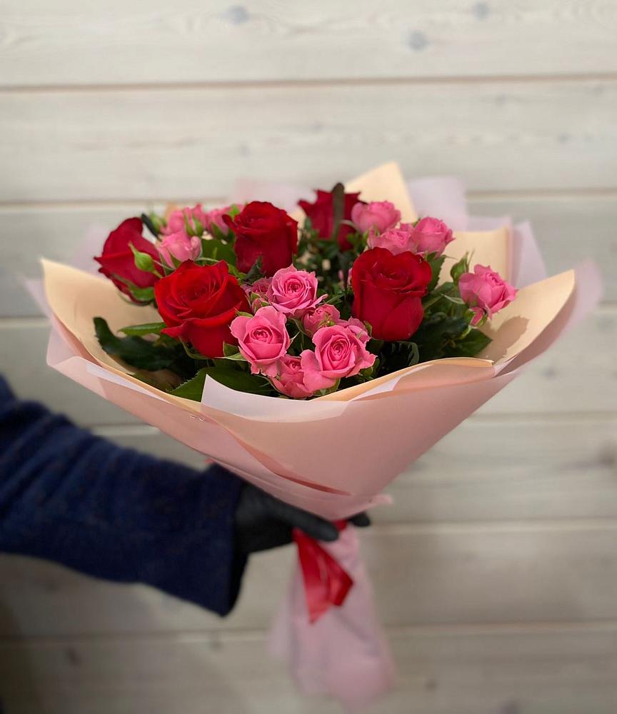 Букет цветов из: Розы в Павловске Воронежской области