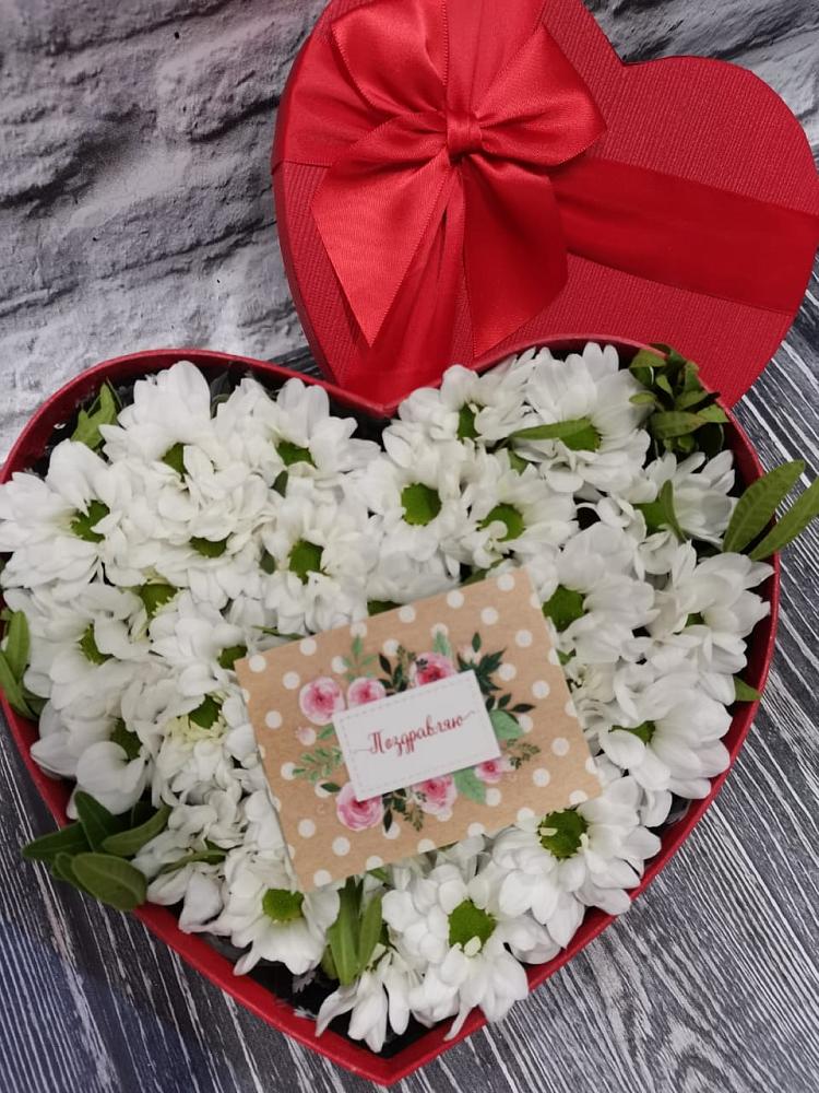 Цветочная композиция из Хризантемы в виде сердца в Павловске Воронежской области