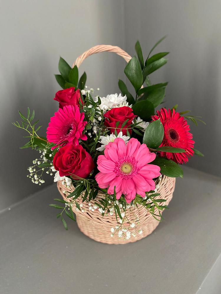 Цветочная композиция из Розы, Хризантемы и Герберы в корзине в Павловске Воронежской области