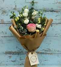 Букет цветов из:  Розы и Лизиантусы в Павловске Воронежской области