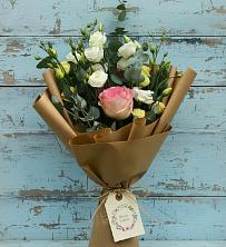 Букет цветов из:  Розы и Лизиантусы в Павловске Воронежской области