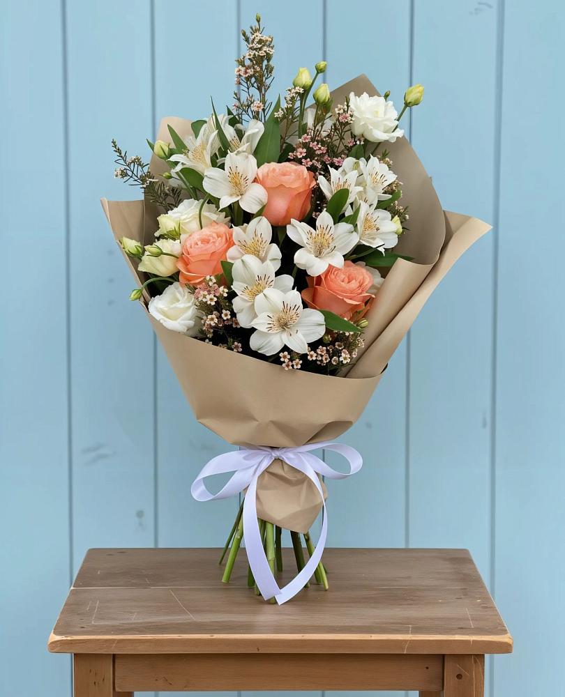 Букет цветов из: Альстромерии, Лизиантусы, Розы и Хризантемы в Павловске Воронежской области