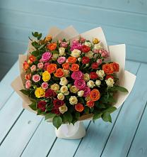 Букет Микс из разноцветных кустовых роз в Павловске Воронежской области