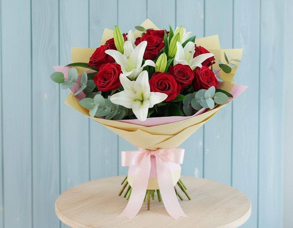 Букет цветов из: Лилии и Розы в Павловске Воронежской области